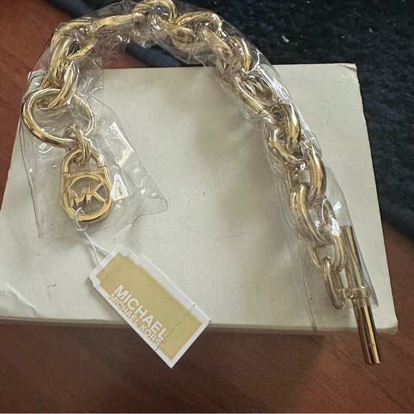 Michael Kors Gold-Tone Plated Chain-Link PadLock Bracelet new with tags - Picture 5 of 6
